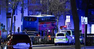 সুইডেনে দাঁড়িয়ে থাকা যাত্রীদের ওপর বাস, নিহত ৩